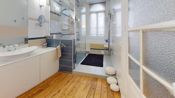 Bordeaux – Chartrons | Élégante maison en pierre avec jardin et piscine