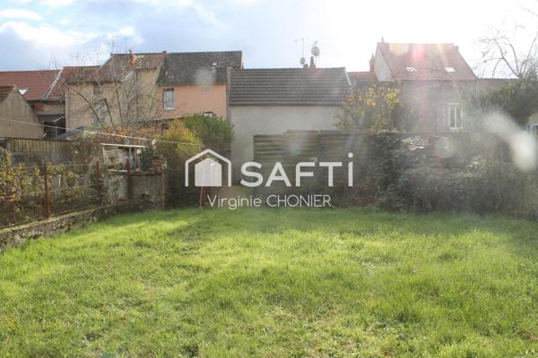 Agréable maison de ville à finir de rénover avec jardin