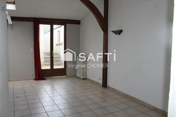 Agréable maison de ville à finir de rénover avec jardin