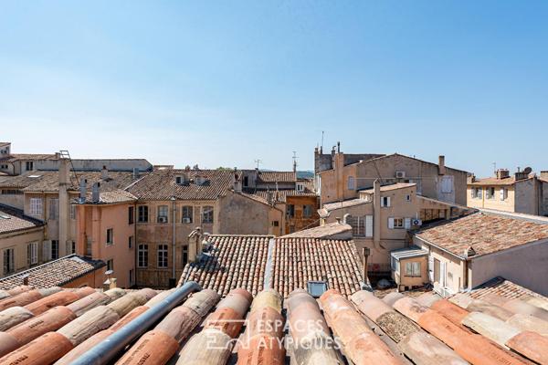 Duplex lumineux sur les toits du centre historique