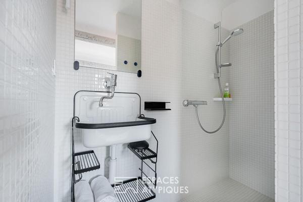 Duplex lumineux sur les toits du centre historique