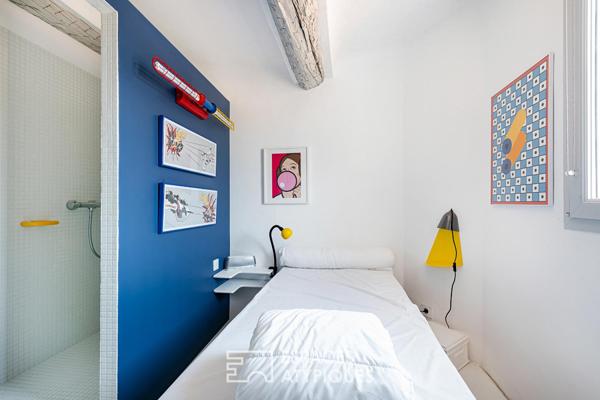 Duplex lumineux sur les toits du centre historique