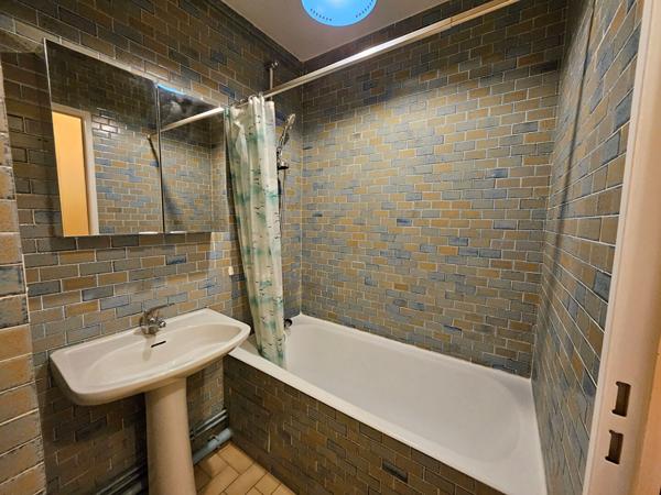 APPARTEMENT BOURG EN BRESSE - 1 pièce(s) - 31 m2