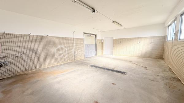 Parking de 83 m²