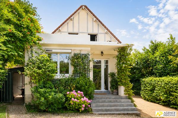 La Celle Saint-Cloud La Châtaigneraie - La Feuillaume sud - Maison 8 pièces 5 chambres, 185 m² habitables sur une parcelle de 460 m² 1 250 000 € **  - Référence  29199