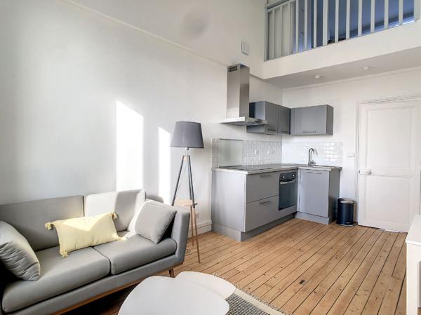 ORLEANS - HYPER CENTRE RUE D ILLIERS / MARTROI - 2 PIECES RENOVE et MEUBLE  - PETITE COPRO - DERNIER ETAGE