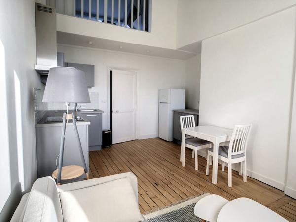 ORLEANS - HYPER CENTRE RUE D ILLIERS / MARTROI - 2 PIECES RENOVE et MEUBLE  - PETITE COPRO - DERNIER ETAGE