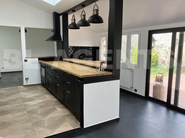 MAISON  AVEC JARDIN ET TERRASSE