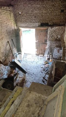 Grange à restaurer sur Auxy.