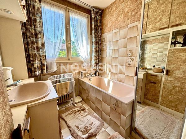 Maison individuelle à rénover - Jardin clos - Sous-sol total - proche de la poste à Verrières-le-Buisson