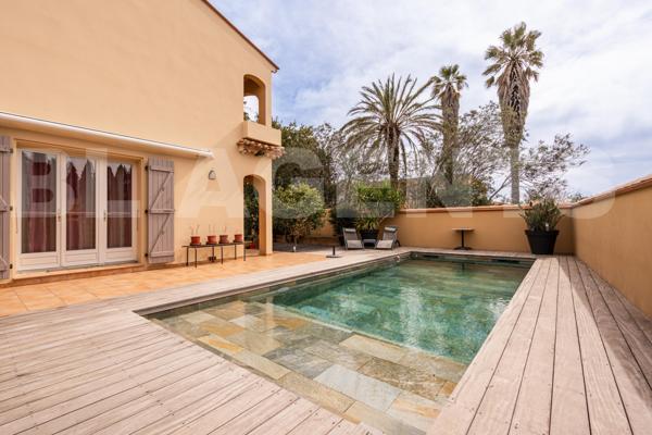 Villa polyvalente dans un secteur tres recherché.