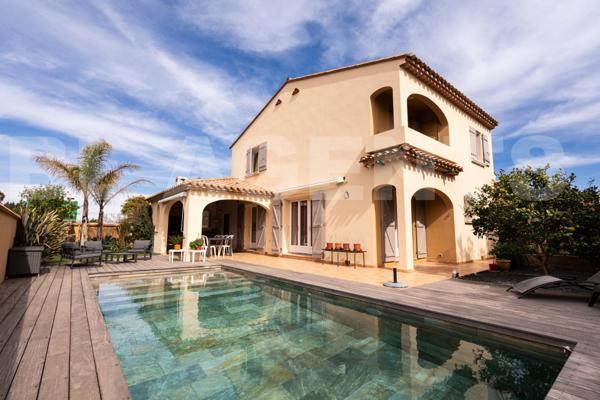 Villa polyvalente dans un secteur tres recherché.