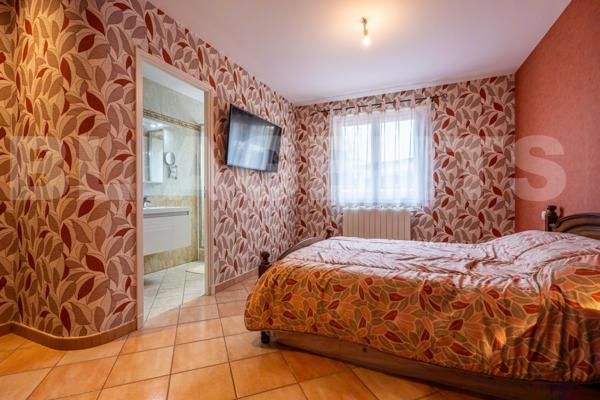 Villa polyvalente dans un secteur tres recherché.