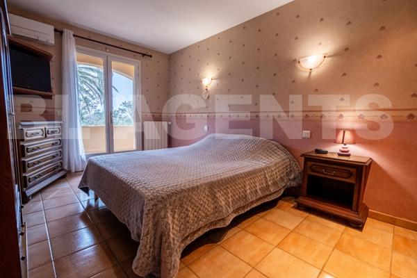 Villa polyvalente dans un secteur tres recherché.