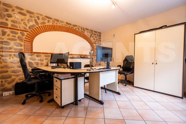 Villa polyvalente dans un secteur tres recherché.