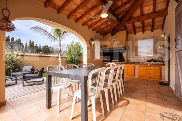 Villa polyvalente dans un secteur tres recherché.