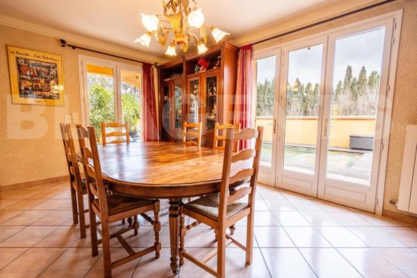 Villa polyvalente dans un secteur tres recherché.