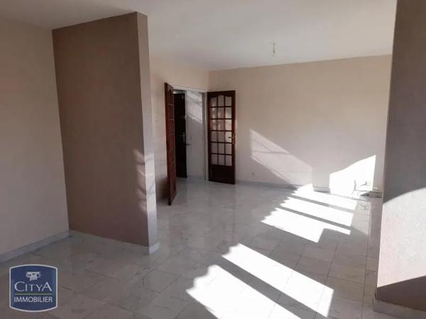 Appartement à louer 4 pièces 82.01m² Gleizé (69400)