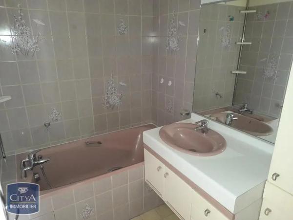 Appartement à louer 4 pièces 82.01m² Gleizé (69400)