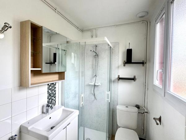LE POULIGUEN-APPARTEMENT T2 DE 37M2-UNE PLACE DE PARKING-PROCHE COMMERCE A PIED- AU CALME