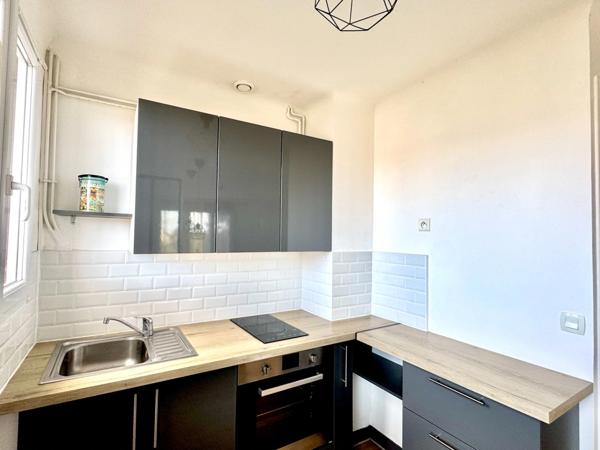 LE POULIGUEN-APPARTEMENT T2 DE 37M2-UNE PLACE DE PARKING-PROCHE COMMERCE A PIED- AU CALME