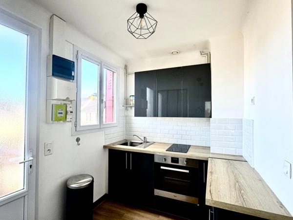 LE POULIGUEN-APPARTEMENT T2 DE 37M2-UNE PLACE DE PARKING-PROCHE COMMERCE A PIED- AU CALME