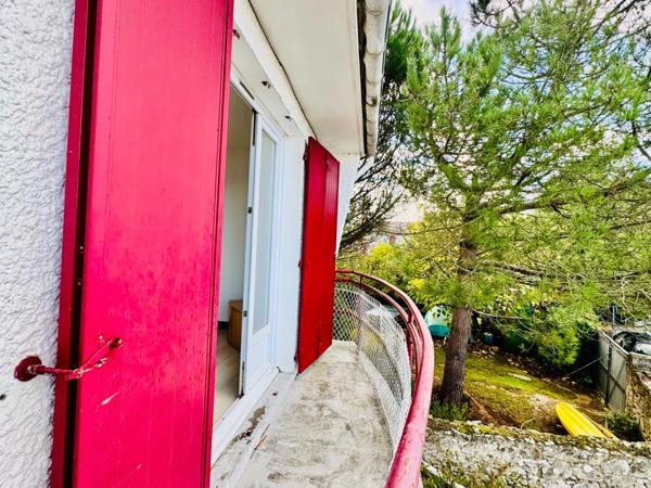 LE POULIGUEN-APPARTEMENT T2 DE 37M2-UNE PLACE DE PARKING-PROCHE COMMERCE A PIED- AU CALME