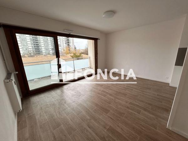 Location Studio 27.48 m² - 21 ALLEE DES FOREURS Talence 33400