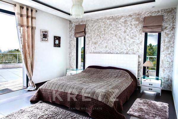 FOLELLI - VILLA D'ARCHITECTE DE 225m2 AVEC VUE MER ET PISCINE