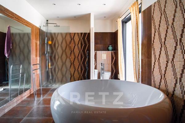 FOLELLI - VILLA D'ARCHITECTE DE 225m2 AVEC VUE MER ET PISCINE