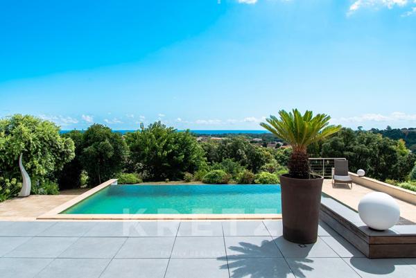 FOLELLI - VILLA D'ARCHITECTE DE 225m2 AVEC VUE MER ET PISCINE
