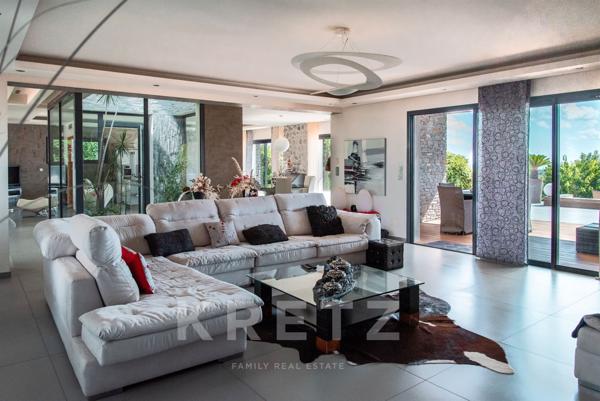 FOLELLI - VILLA D'ARCHITECTE DE 225m2 AVEC VUE MER ET PISCINE