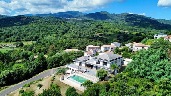 FOLELLI - VILLA D'ARCHITECTE DE 225m2 AVEC VUE MER ET PISCINE
