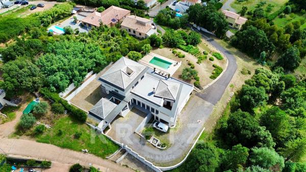 FOLELLI - VILLA D'ARCHITECTE DE 225m2 AVEC VUE MER ET PISCINE