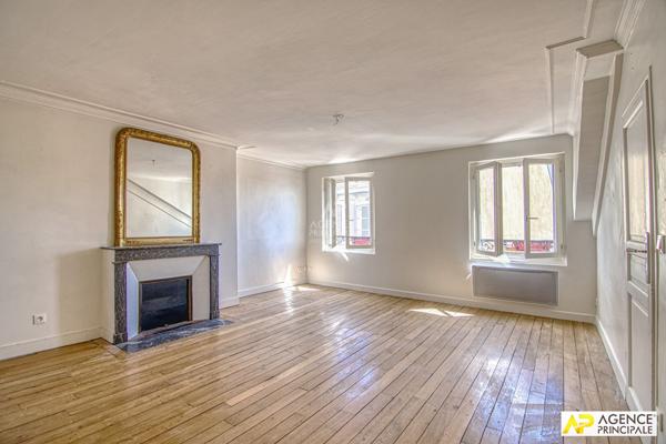 Versailles Notre-Dame Appartement 2/3 pièces de 63 m² carrez situé au 4ème et dernier étage avec cave €450 000 ** - Référence 25686
