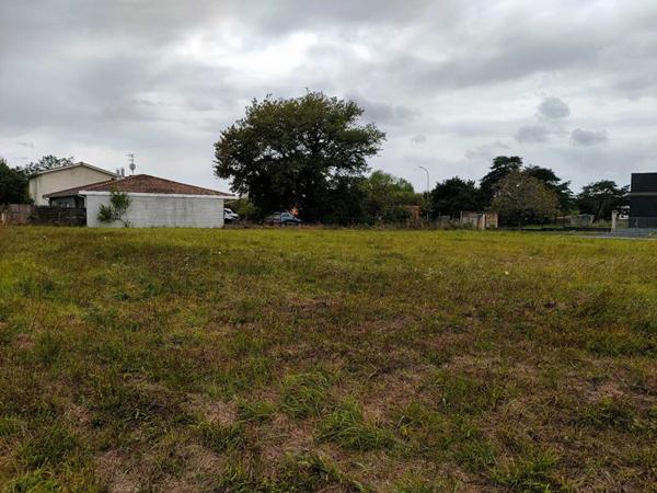 TERRAIN A BATIR 1200 M²  POUR BATIMENT COMMERCIAL / SERVICES