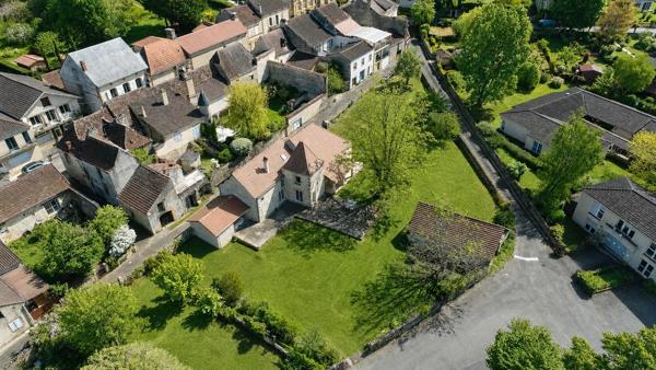 Vente                                                      Maison
                        
                     7 pièces                      148 m2                     à Cazals