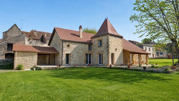 Vente                                                      Maison
                        
                     7 pièces                      148 m2                     à Cazals
