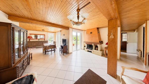 Vente                                                      Maison
                        
                     7 pièces                      148 m2                     à Cazals