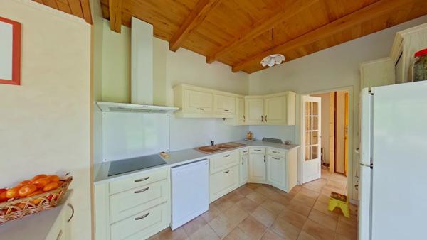 Vente                                                      Maison
                        
                     7 pièces                      148 m2                     à Cazals