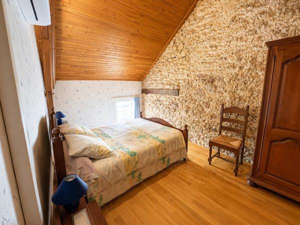 Vente                                                      Maison
                        
                     7 pièces                      148 m2                     à Cazals