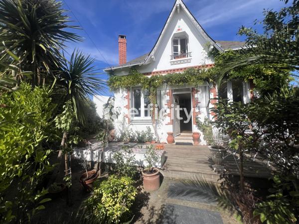 Maison
         7 pièces
        - 147 m² Exclusivité 577 500 € *