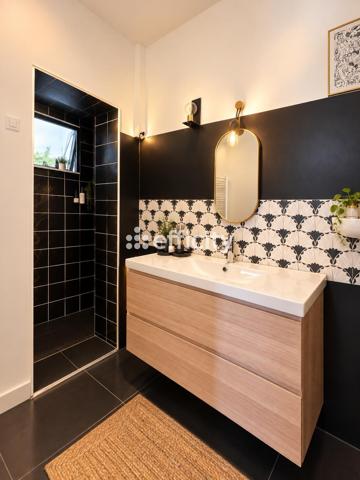 Maison
         7 pièces
        - 147 m² Exclusivité 577 500 € *