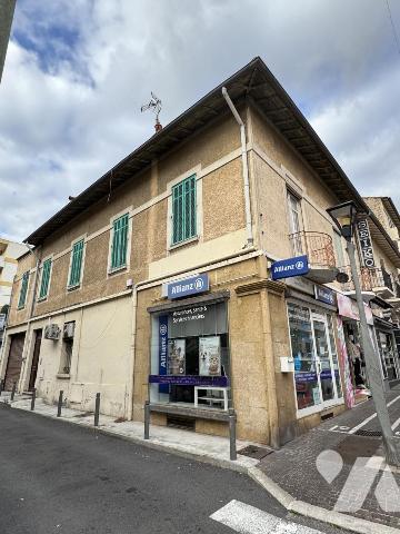 Golfe Juan appartement de 87 m2  au 1er étage se composant d'un 2 pièces et d'un  3 pièces 