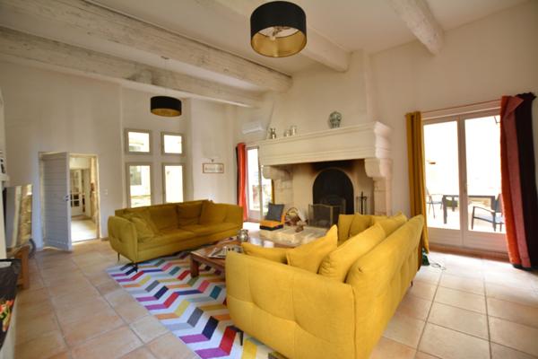 Demeure de charme au coeur de Sommières, Garage, jardinet, terrasse