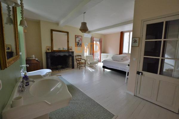 Demeure de charme au coeur de Sommières, Garage, jardinet, terrasse