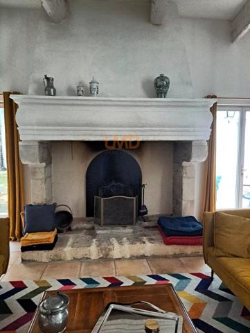 Demeure de charme au coeur de Sommières, Garage, jardinet, terrasse