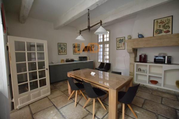 Demeure de charme au coeur de Sommières, Garage, jardinet, terrasse