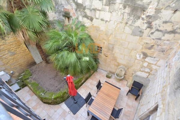 Demeure de charme au coeur de Sommières, Garage, jardinet, terrasse