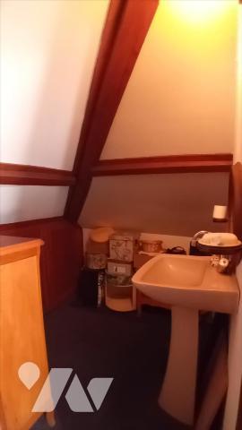 PARIGNE L'EVEQUE, Pavillon de plain-pied avec bois et mare.